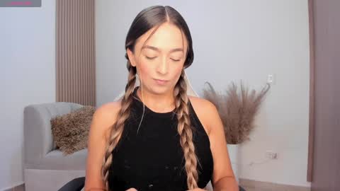 Snapshot of wandathompson_ chatting on December 2024 11:05:02 AM Wanda online show from December 2024 11:05:02 AM