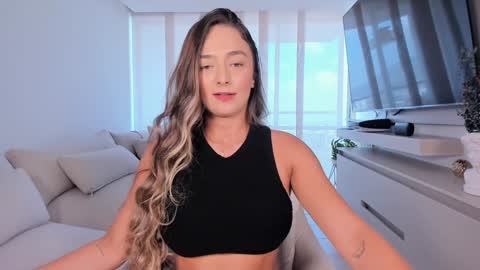 Snapshot of wandathompson_ chatting on January 2025 02:07:01 PM Wanda online show from January 2025 02:07:01 PM