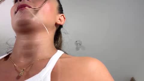 Snapshot of wandathompson_ chatting on February 2025 05:16:01 PM Wanda online show from February 2025 05:16:01 PM