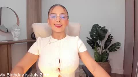 Snapshot of wandathompson_ chatting on June 2026 10:57:02 AM Wanda online show from June 2026 10:57:02 AM