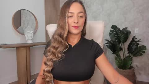 Snapshot of wandathompson_ chatting on July 2026 10:52:02 AM Wanda online show from July 2026 10:52:02 AM