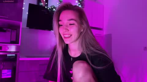 Snapshot of watergirl_ chatting on December 2024 02:38:02 PM Im saving up for a new car help me online show from December 2024 02:38:02 PM