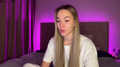 Snapshot of watergirl_ chatting on January 2025 09:22:01 PM Im saving up for a new car help me online show from January 2025 09:22:01 PM