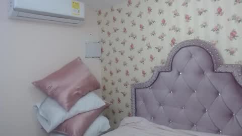 Milf Latina online show from March 2026 12:21:01 PM