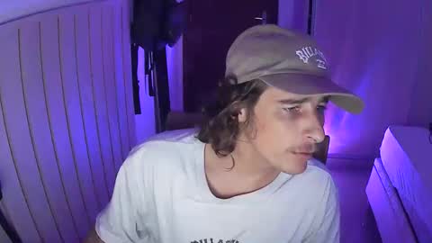 wave_boyy online show from April 2026 02:43:02 PM