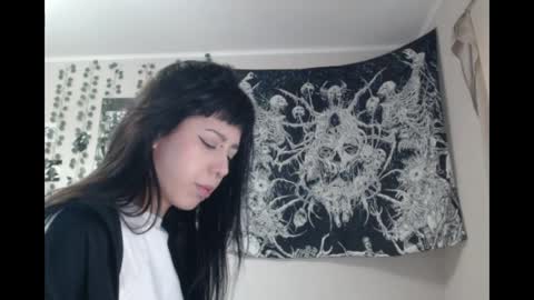 Mina online show from April 2026 02:10:02 PM
