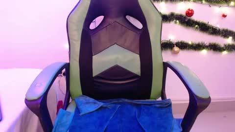 Snapshot of we_n_you chatting on December 2024 01:38:02 PM Trixie 3 online show from December 2024 01:38:02 PM