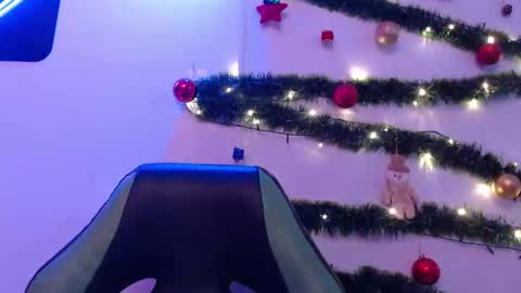 Snapshot of we_n_you chatting on December 2024 02:17:02 PM Trixie 3 online show from December 2024 02:17:02 PM