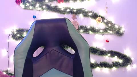 Snapshot of we_n_you chatting on December 2024 04:11:02 PM Trixie 3 online show from December 2024 04:11:02 PM