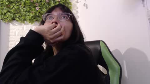 Snapshot of we_n_you chatting on January 2025 01:38:02 PM Trixie 3 online show from January 2025 01:38:02 PM
