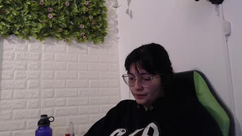 Snapshot of we_n_you chatting on January 2025 01:34:01 PM Trixie 3 online show from January 2025 01:34:01 PM