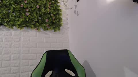 Snapshot of we_n_you chatting on February 2025 07:38:02 PM Trixie 3 online show from February 2025 07:38:02 PM