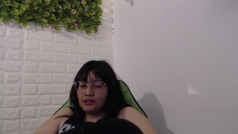 Snapshot of we_n_you chatting on February 2025 02:12:02 PM Trixie 3 online show from February 2025 02:12:02 PM