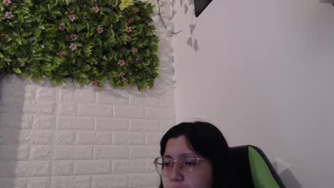 Snapshot of we_n_you chatting on February 2025 01:32:01 PM Trixie 3 online show from February 2025 01:32:01 PM