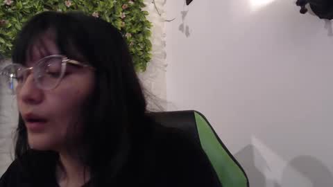 Snapshot of we_n_you chatting on February 2025 01:50:01 PM Trixie 3 online show from February 2025 01:50:01 PM