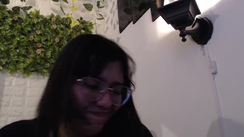 Snapshot of we_n_you chatting on February 2025 08:50:01 PM Trixie 3 online show from February 2025 08:50:01 PM
