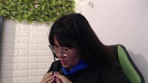 Snapshot of we_n_you chatting on March 2025 05:00:02 PM Trixie 3 online show from March 2025 05:00:02 PM