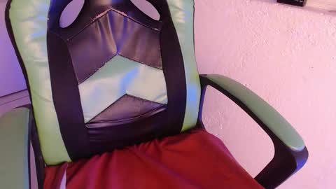 Snapshot of we_n_you chatting on November 2025 01:21:02 PM Trixie 3 online show from November 2025 01:21:02 PM