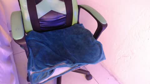 Snapshot of we_n_you chatting on November 2025 03:12:02 PM Trixie 3 online show from November 2025 03:12:02 PM