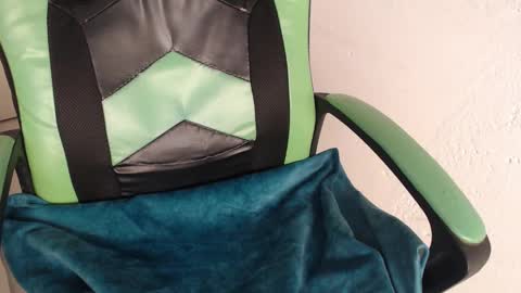 Snapshot of we_n_you chatting on November 2025 01:54:02 PM Trixie 3 online show from November 2025 01:54:02 PM