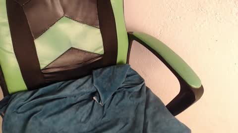 Snapshot of we_n_you chatting on November 2025 06:45:01 PM Trixie 3 online show from November 2025 06:45:01 PM