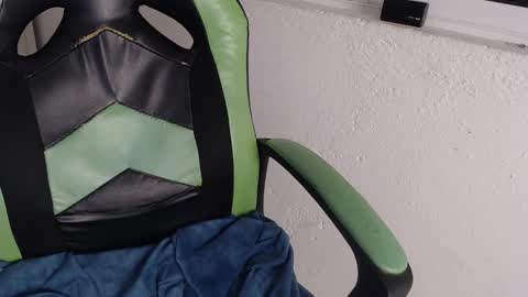 Snapshot of we_n_you chatting on November 2025 02:39:02 PM Trixie 3 online show from November 2025 02:39:02 PM