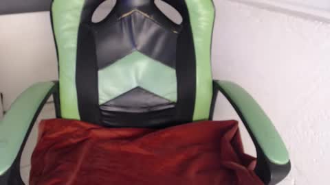 Snapshot of we_n_you chatting on November 2025 04:29:02 PM Trixie 3 online show from November 2025 04:29:02 PM