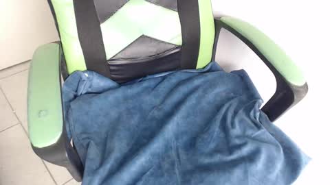 Snapshot of we_n_you chatting on December 2025 02:02:02 PM Trixie 3 online show from December 2025 02:02:02 PM