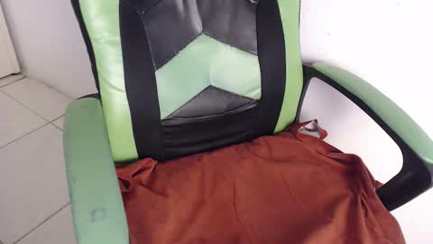 Trixie 3 online show from January 2026 07:39:01 PM