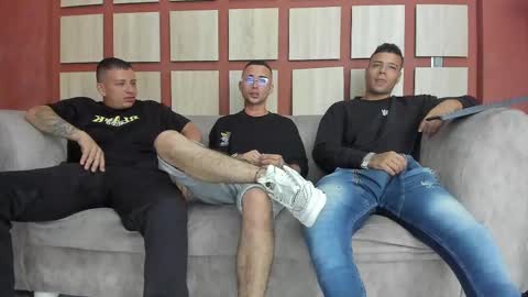 Jhonny Dick  his neighbors. online show from February 2025 01:00:02 AM