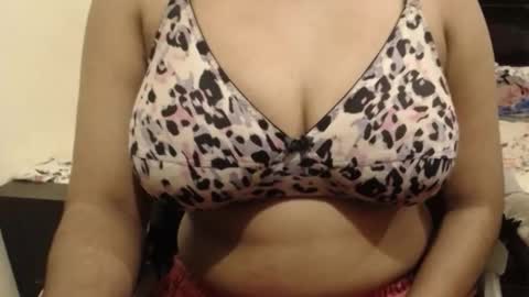 mina online show from February 2026 09:58:02 AM