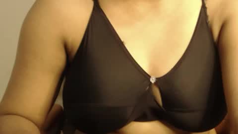 Snapshot of webshowxxx chatting on April 2026 10:41:02 PM mina online show from April 2026 10:41:02 PM