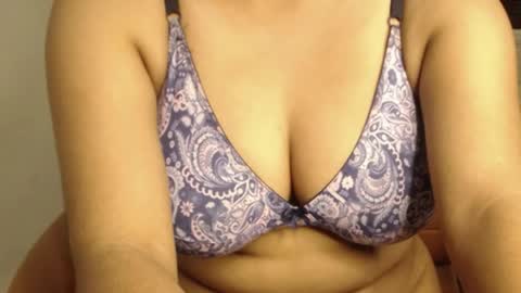 Snapshot of webshowxxx chatting on April 2026 07:41:01 PM mina online show from April 2026 07:41:01 PM