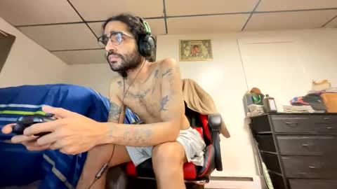 Snapshot of webthrow chatting on October 2025 02:20:01 AM ShootingWebs online show from October 2025 02:20:01 AM