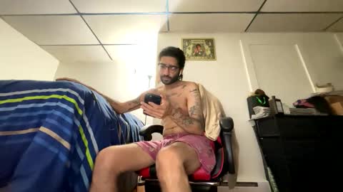 Snapshot of webthrow chatting on October 2025 10:29:01 PM ShootingWebs online show from October 2025 10:29:01 PM