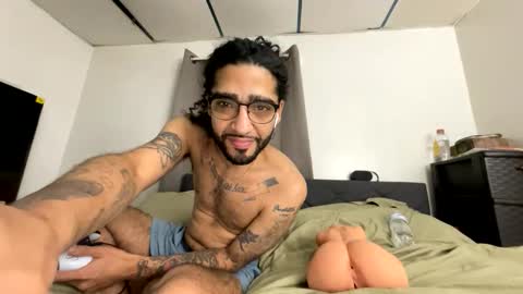 Snapshot of webthrow chatting on October 2025 08:11:01 AM ShootingWebs online show from October 2025 08:11:01 AM