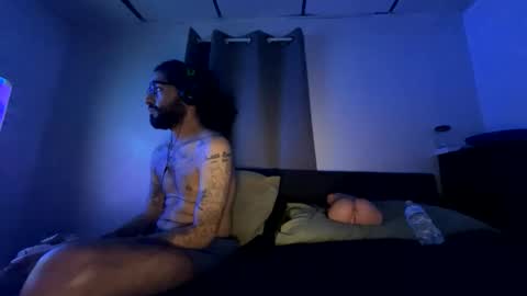 Snapshot of webthrow chatting on November 2025 08:35:01 AM ShootingWebs online show from November 2025 08:35:01 AM