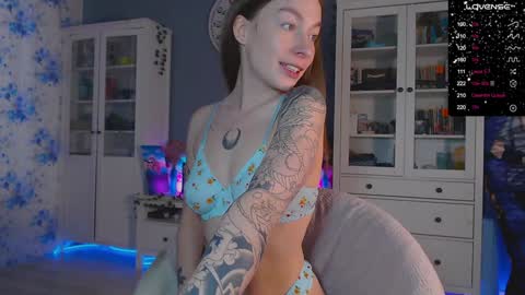 Snapshot of weed_princesss chatting on January 2025 12:15:02 PM moon online show from January 2025 12:15:02 PM