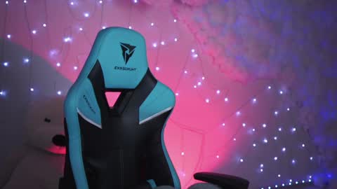 little girl who is always rightLisa online show from December 2024 02:15:02 AM