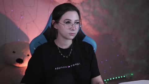 little girl who is always rightLisa online show from December 2024 06:21:01 AM