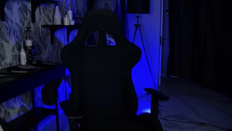 Snapshot of wesleegray chatting on December 2025 01:10:02 AM little girl who is always rightLisa online show from December 2025 01:10:02 AM