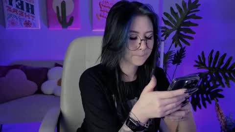 Snapshot of wesleegray chatting on January 2026 01:11:01 AM little girl who is always rightLisa online show from January 2026 01:11:01 AM