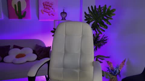 Snapshot of wesleegray chatting on January 2026 01:09:02 AM little girl who is always rightLisa online show from January 2026 01:09:02 AM