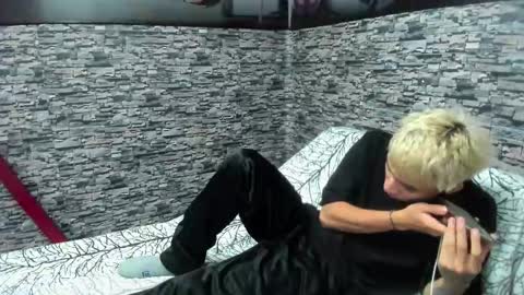 Snapshot of wesley_boy chatting on September 2025 09:47:02 PM Wesley Boy online show from September 2025 09:47:02 PM