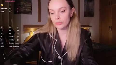 Snapshot of wet_lana chatting on October 2025 06:59:01 PM Lana online show from October 2025 06:59:01 PM