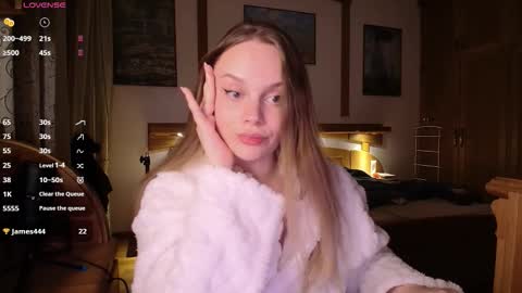 Snapshot of wet_lana chatting on November 2025 09:15:01 PM Lana online show from November 2025 09:15:01 PM