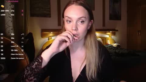 Snapshot of wet_lana chatting on December 2025 09:09:02 PM Lana online show from December 2025 09:09:02 PM