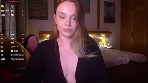 Lana online show from April 2026 07:03:02 PM
