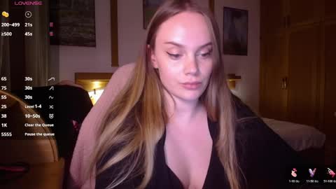 Lana online show from April 2026 08:01:02 PM