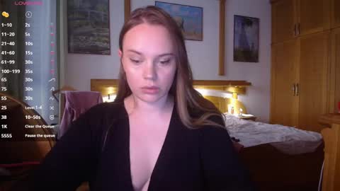 Lana online show from April 2026 04:22:01 PM
